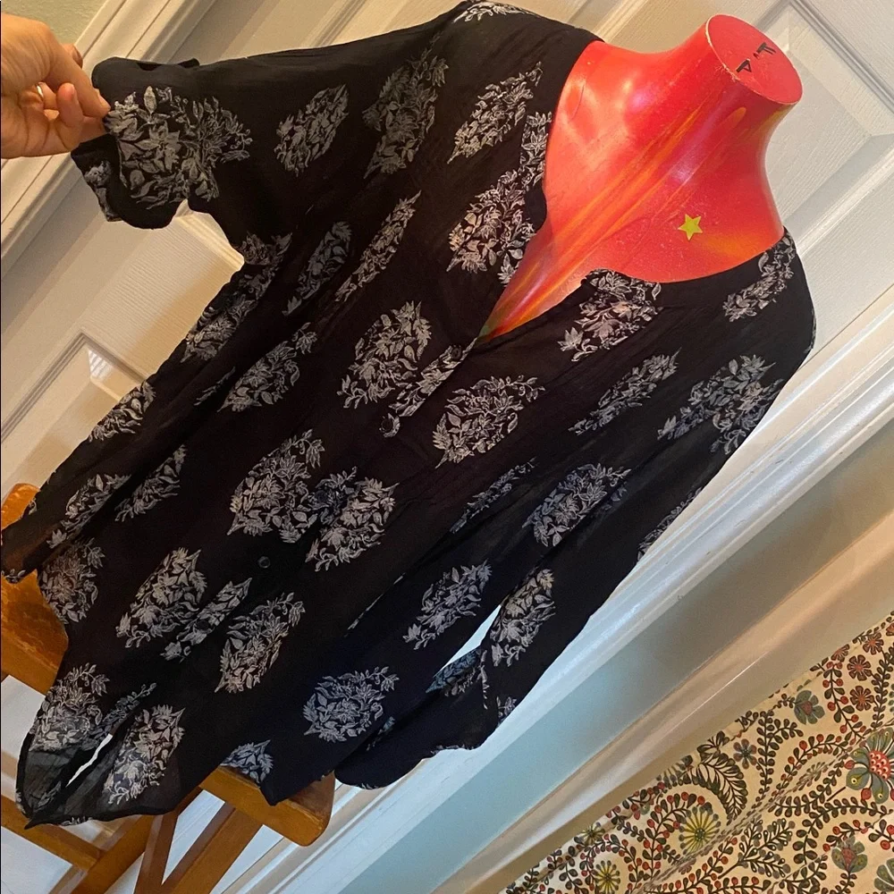 Lucky Brand Black and White Floral Blouse - Picture 5 of 12
